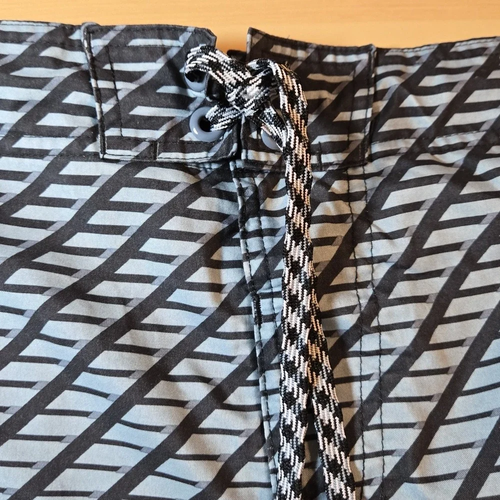 Nike Swim NESS7414 Mens XL Gray Blue Geometric Print‎ Volley Swim Trunks Lined